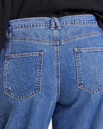 Mid Wash Voluminous Barrel Leg Jean