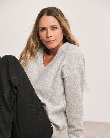 Anthology Gifting V Neck Jumper