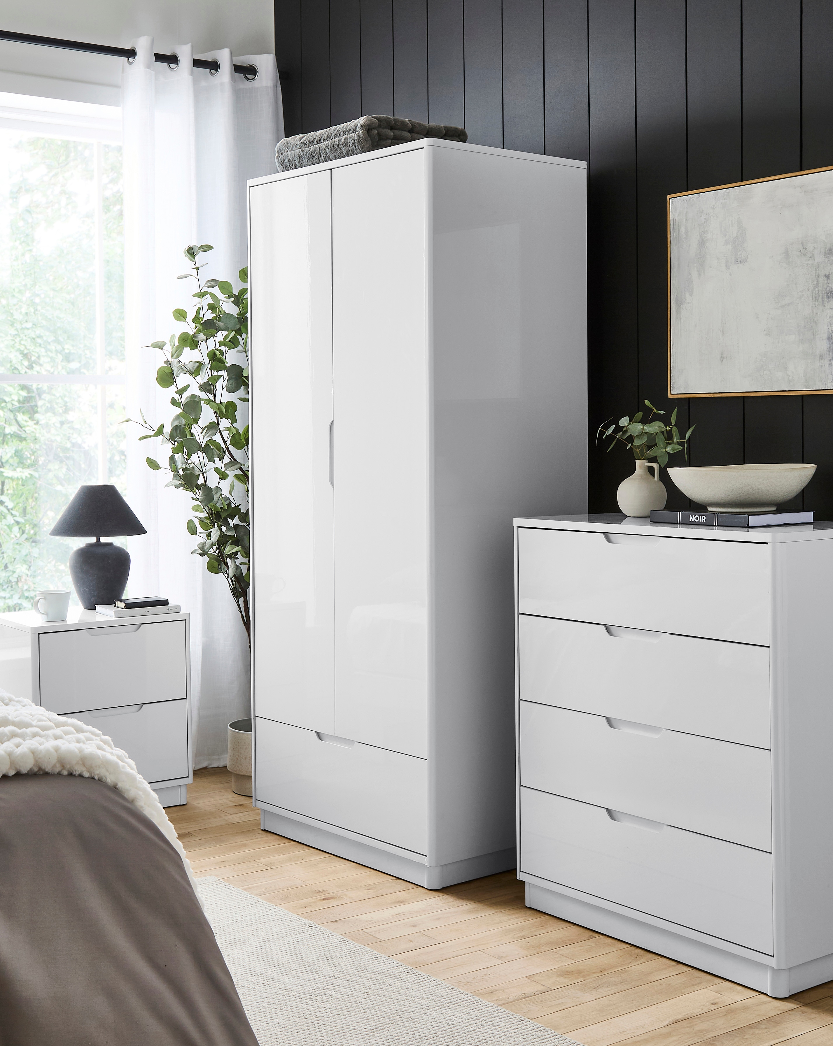 New In - Ellia 4 Piece Package