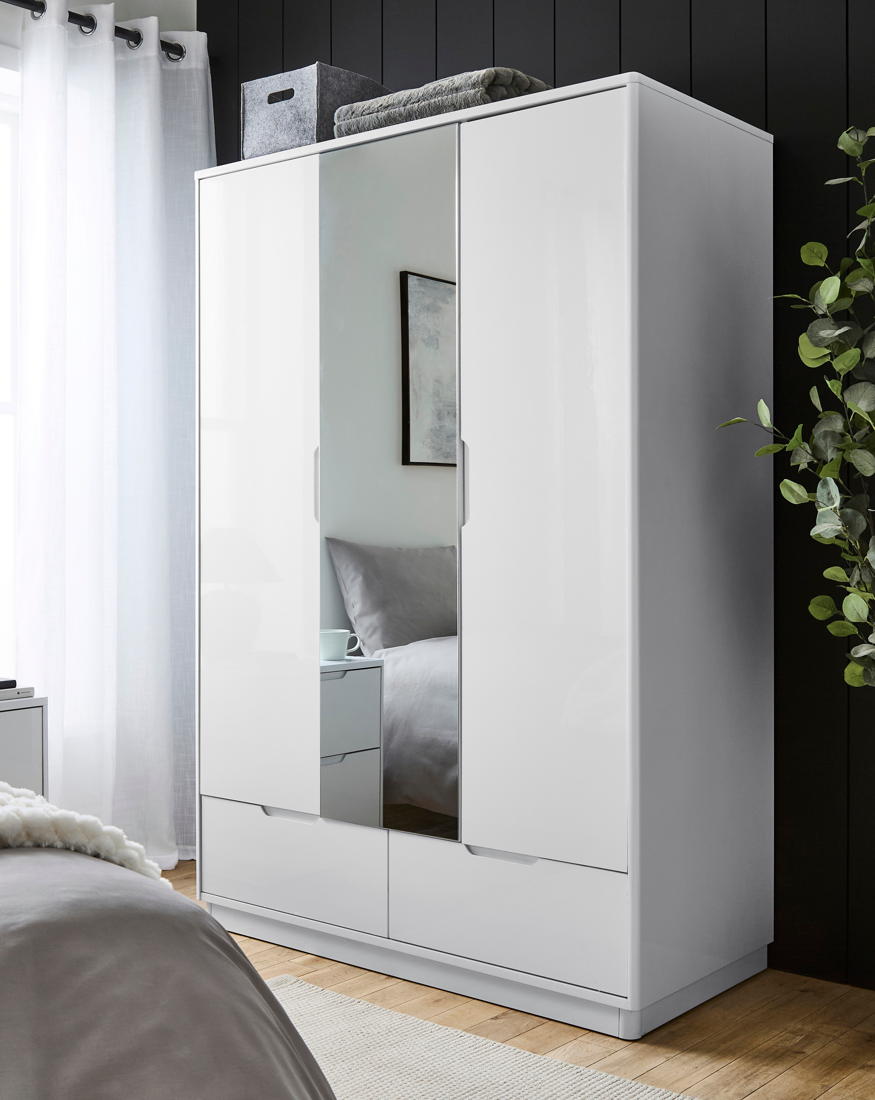New In - Ellia 3 Door Wardrobe with Mirror