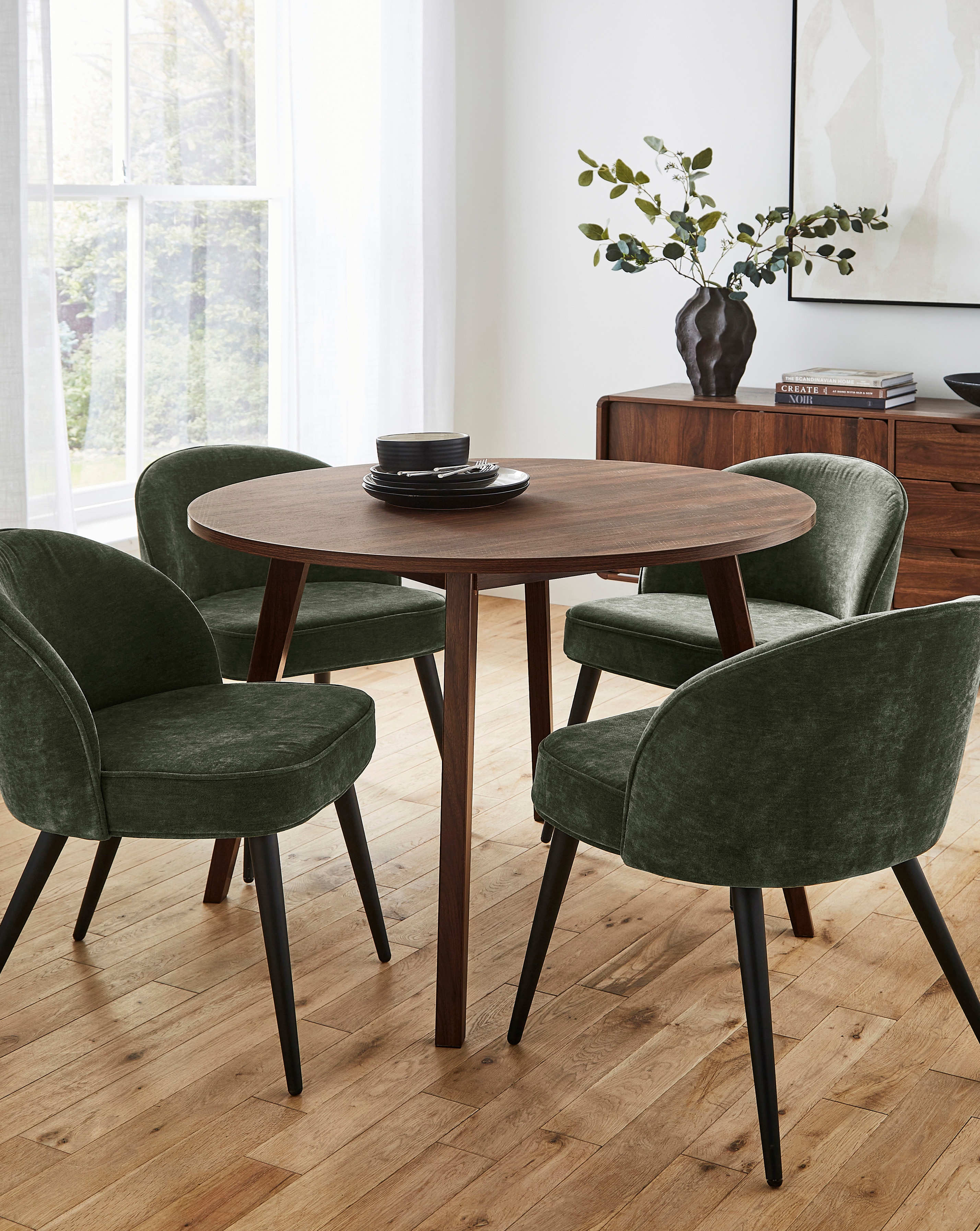 New In - Oslo Round Table with Emilie Chenille