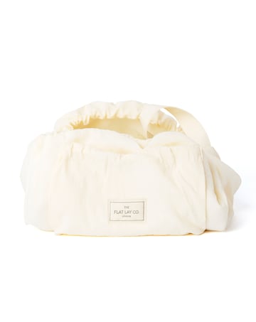 The Flat Lay Co.Marshmallow Drawstring Makeup Bag in Vanilla