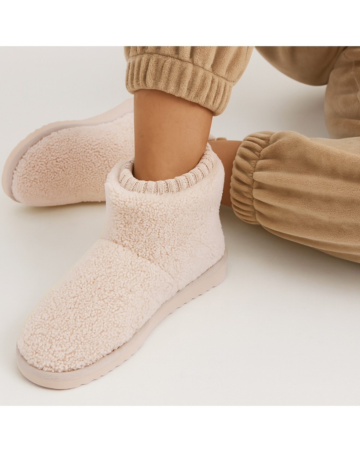 Totes Ladies Borg Boot With Cuff Detail