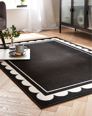 Maestro Scalloped Border Rug