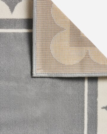 Maestro Scalloped Border Rug