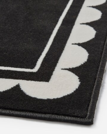 Maestro Scalloped Border Rug