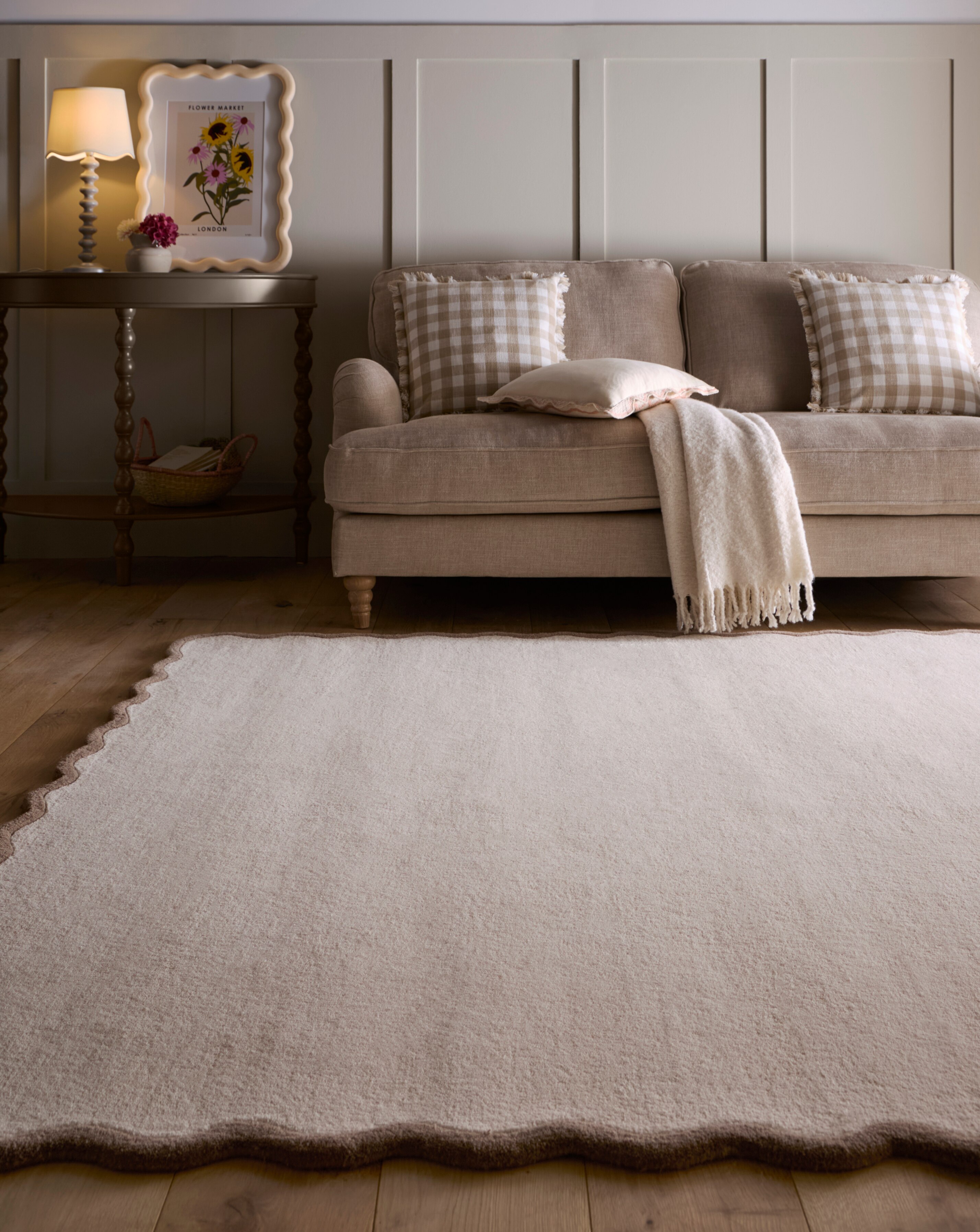 Scalloped Elsie Hand-Tufted Woollen Rug - Natural