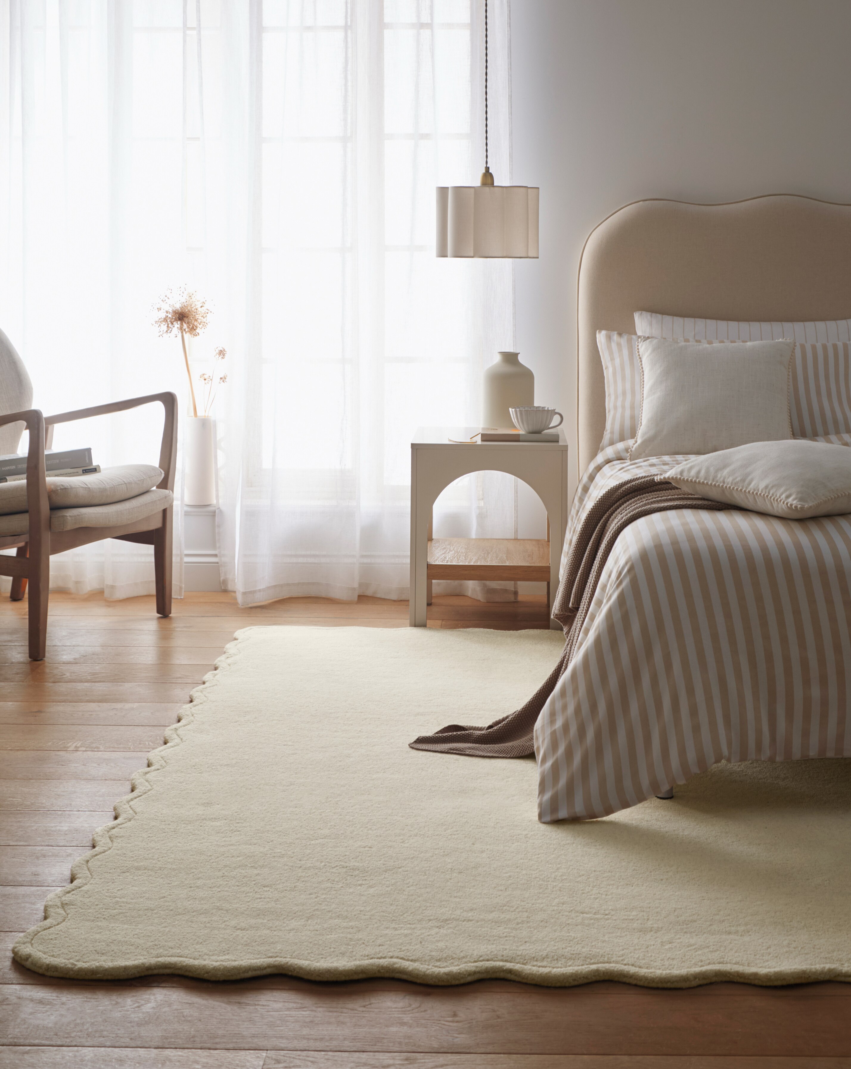 Scalloped Elsie Hand-Tufted Woollen Rug - Cream