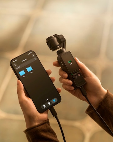 DJI Osmo Pocket 4 Creator Combo