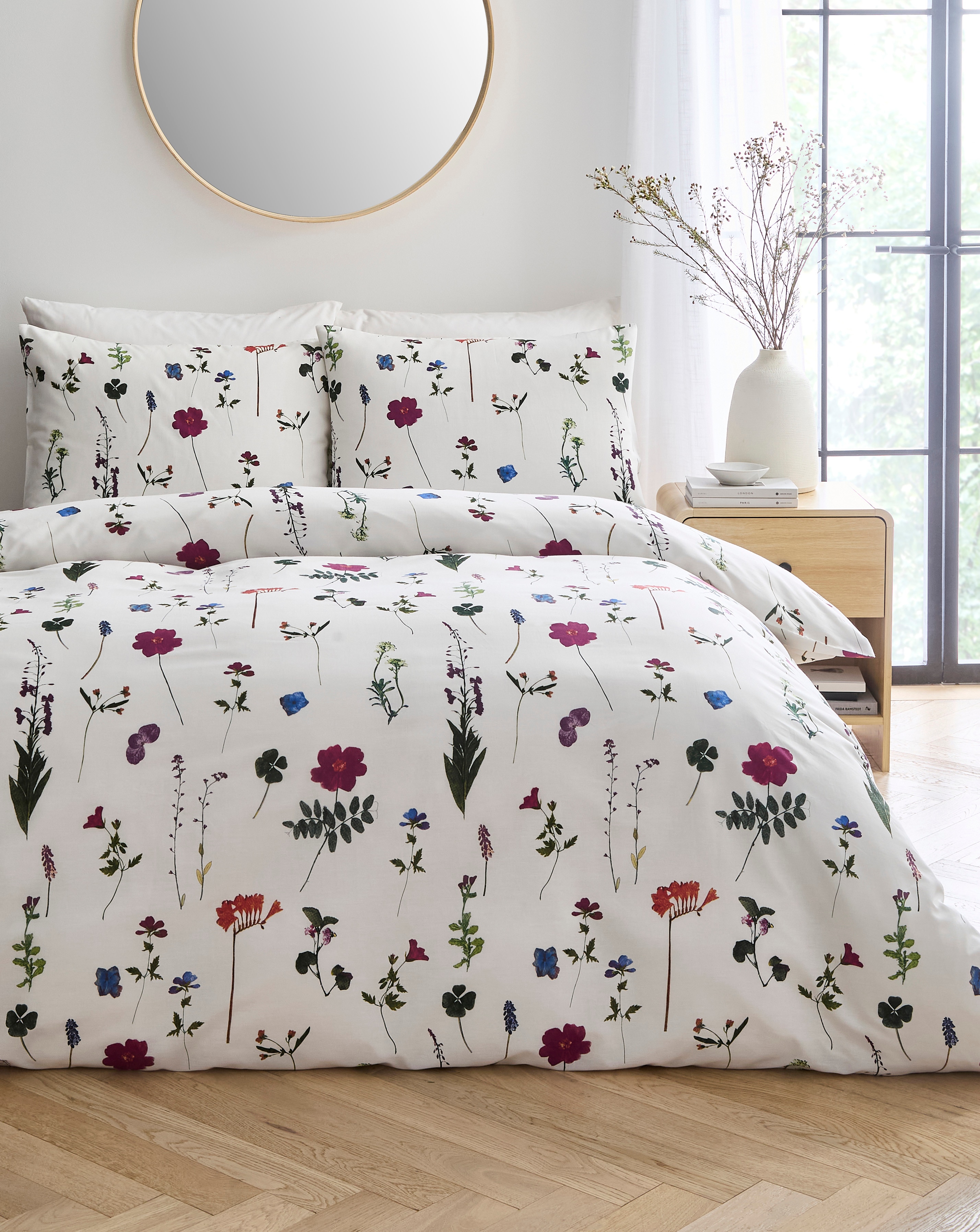 New In - Nia Pressed Floral Duvet Cover Set