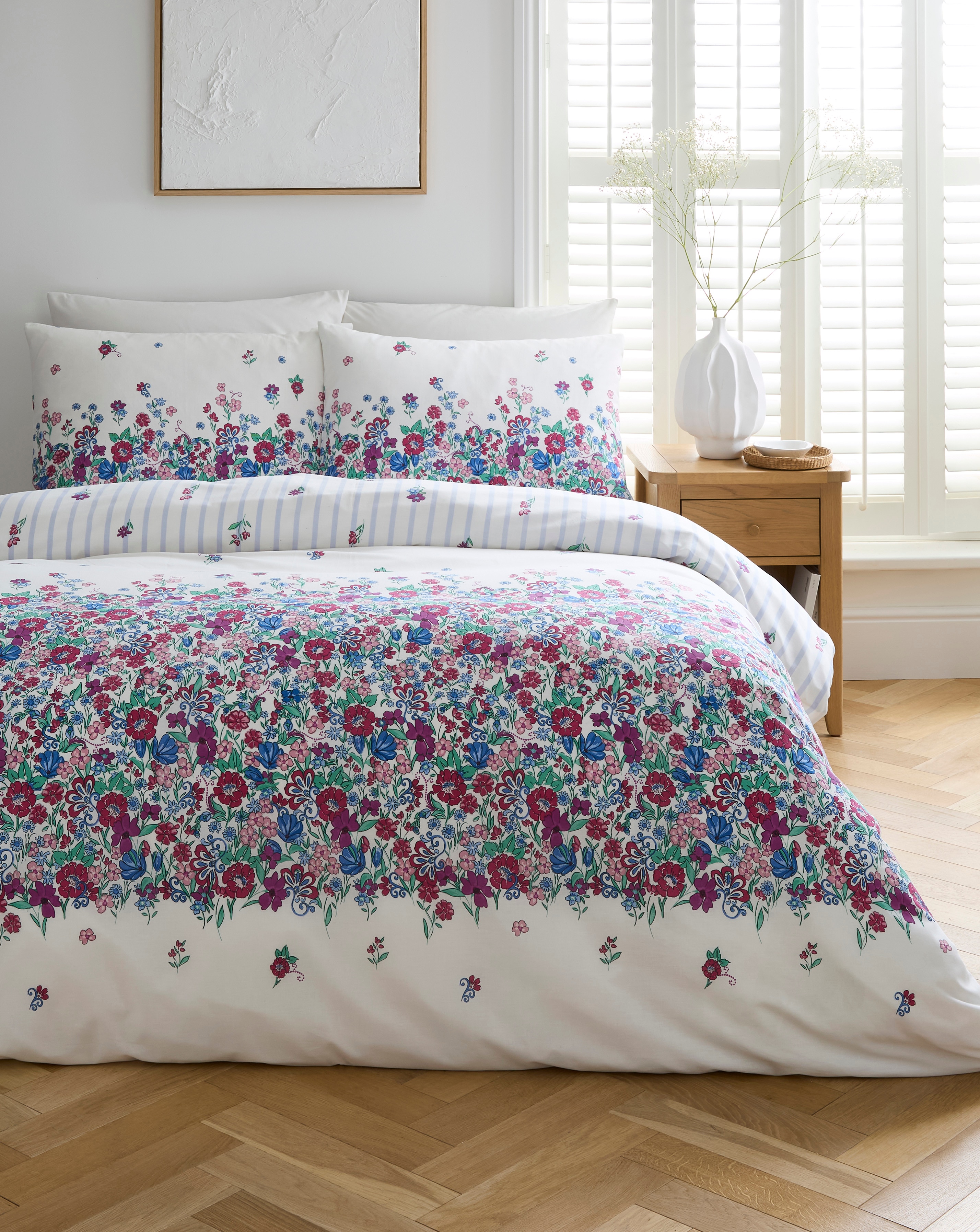 New In - Julipa Zola Floral Trail Duvet Set