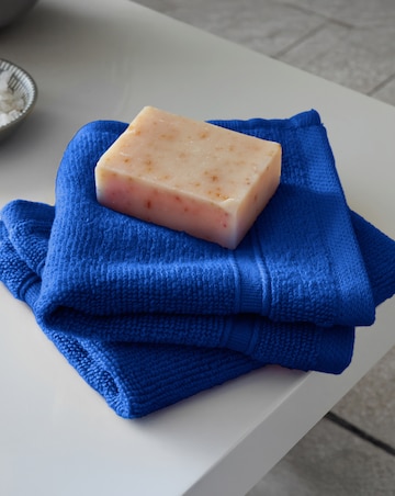 Catherine Lansfield Zero Twist Towel