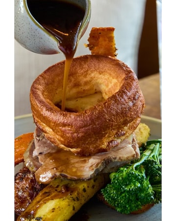 Sunday Roast and Wine for Two at a Traditional Pub E - Voucher - 60 Locations