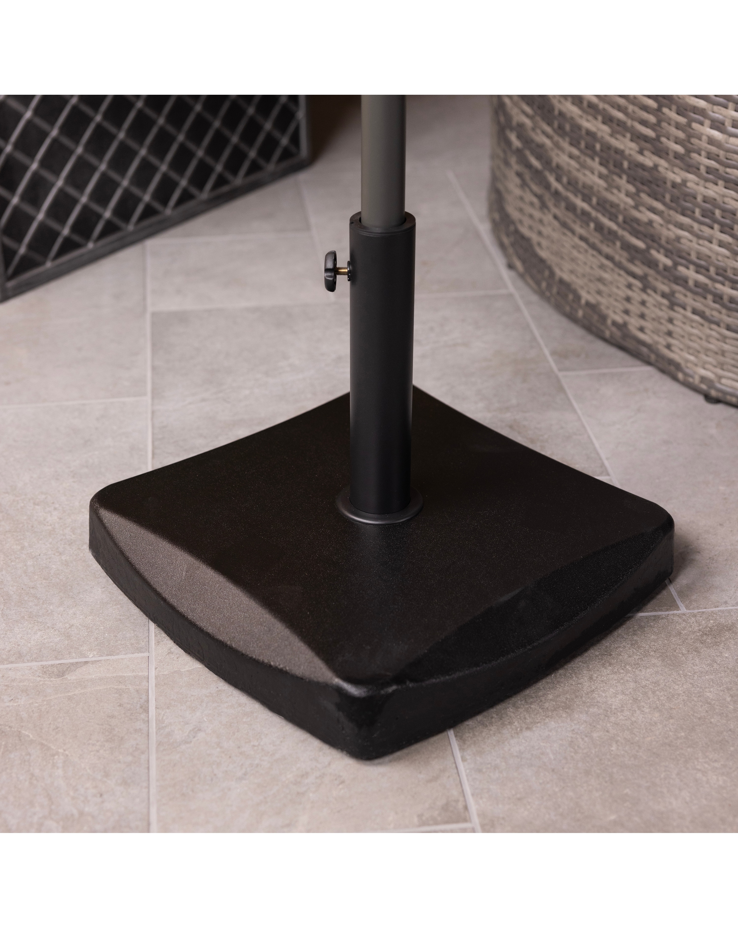 Charles Bentley 26kg Square Concrete Parasol Base
