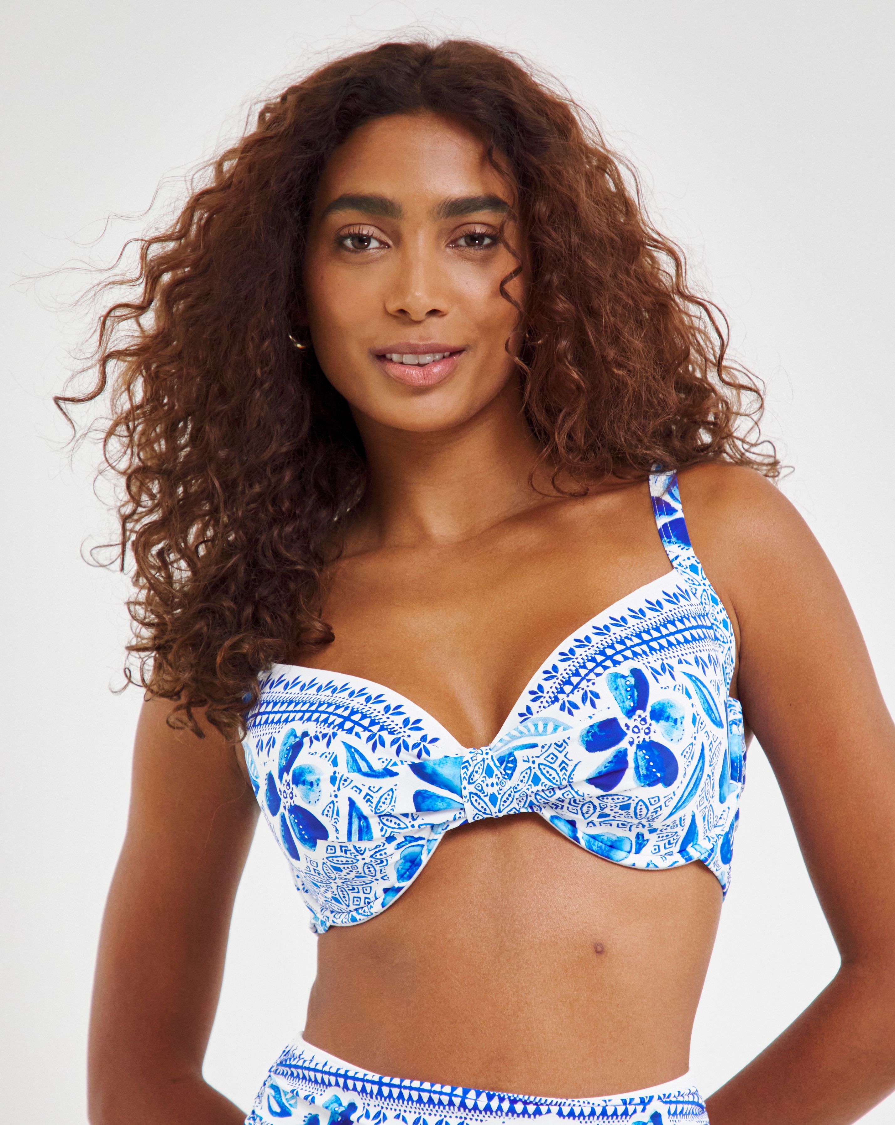 Magisculpt Twist Front Plunge Bikini Top