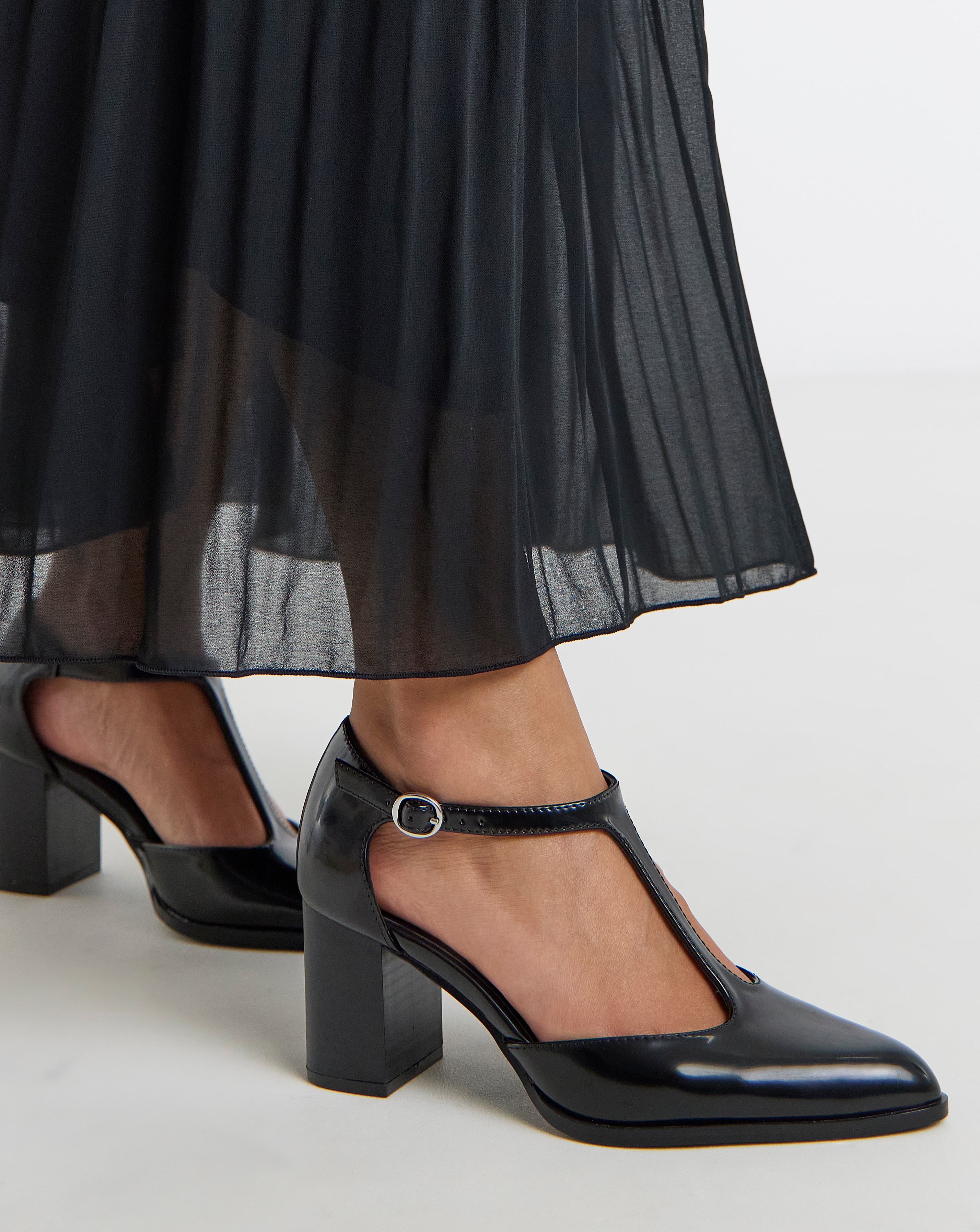 Toe Part T Bar Heels Wide Fit