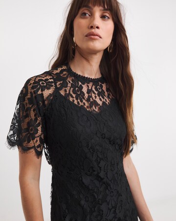 Lace Flutter Sleeve Midi Dress