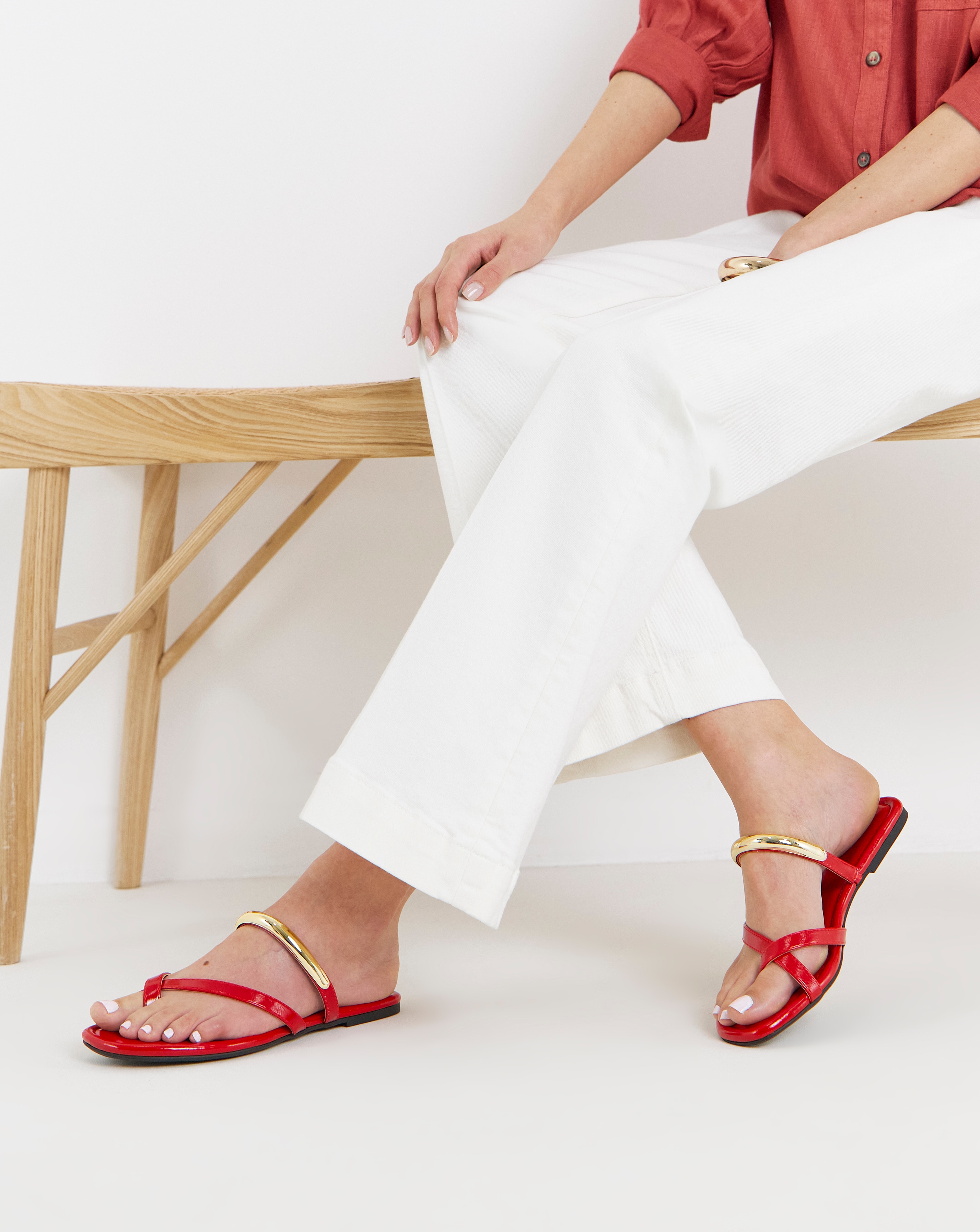 New In - Toe Loop Hardware Sandals Wide