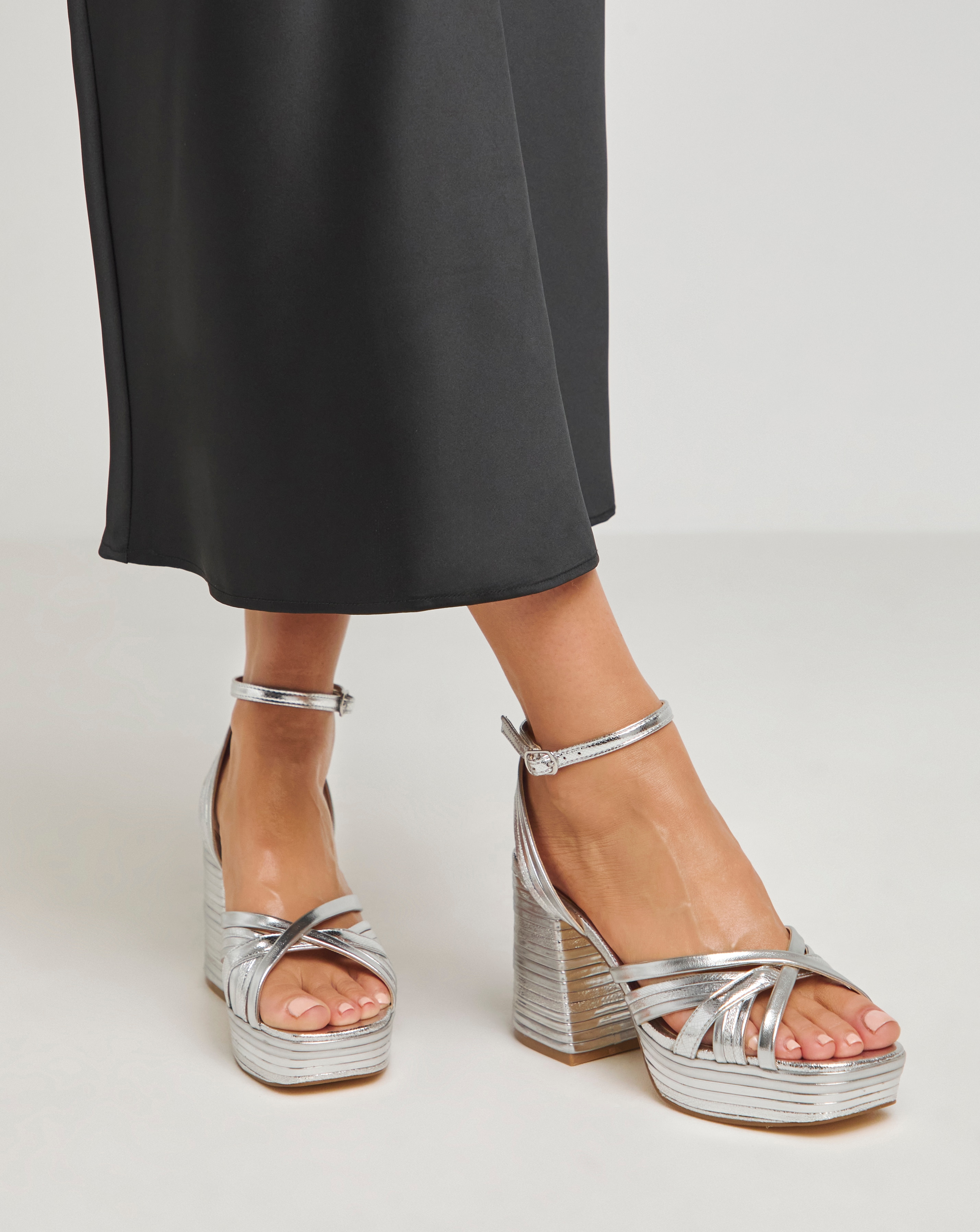 Feature Platform Heel Wide