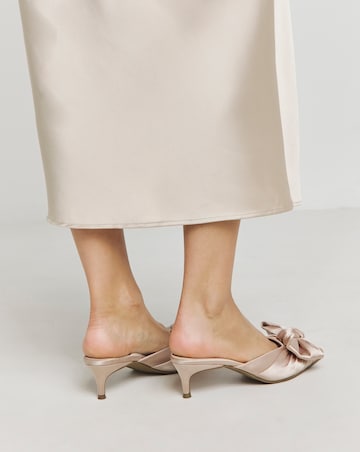 Pointed Bow Kitten Heel Mules Wide