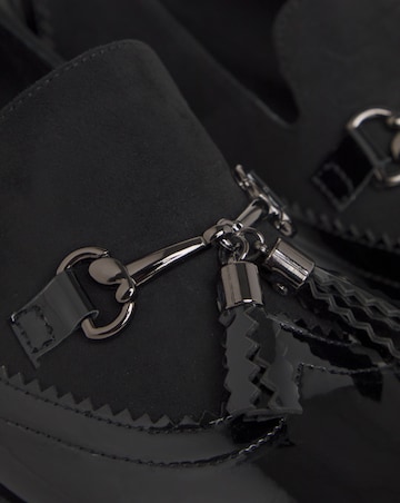 Drama Brogue Tassel Loafer - Standard Fit (D)