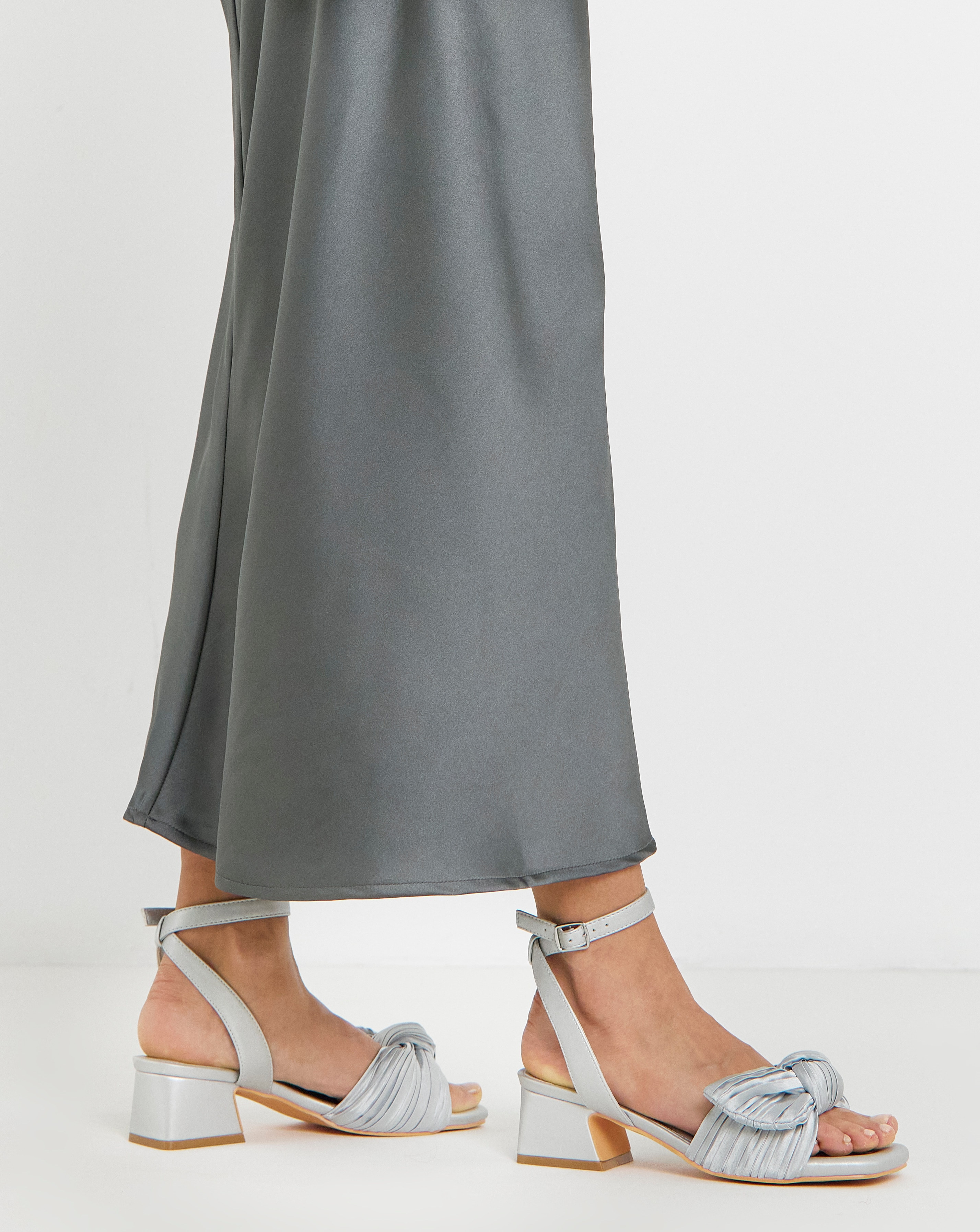 New In - Side Bow Heels Extra Wide Fit