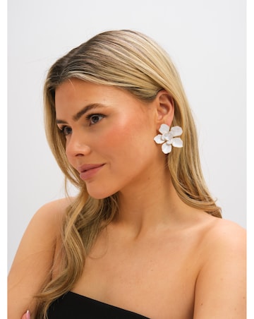 Mood Gold White Floral Earrings