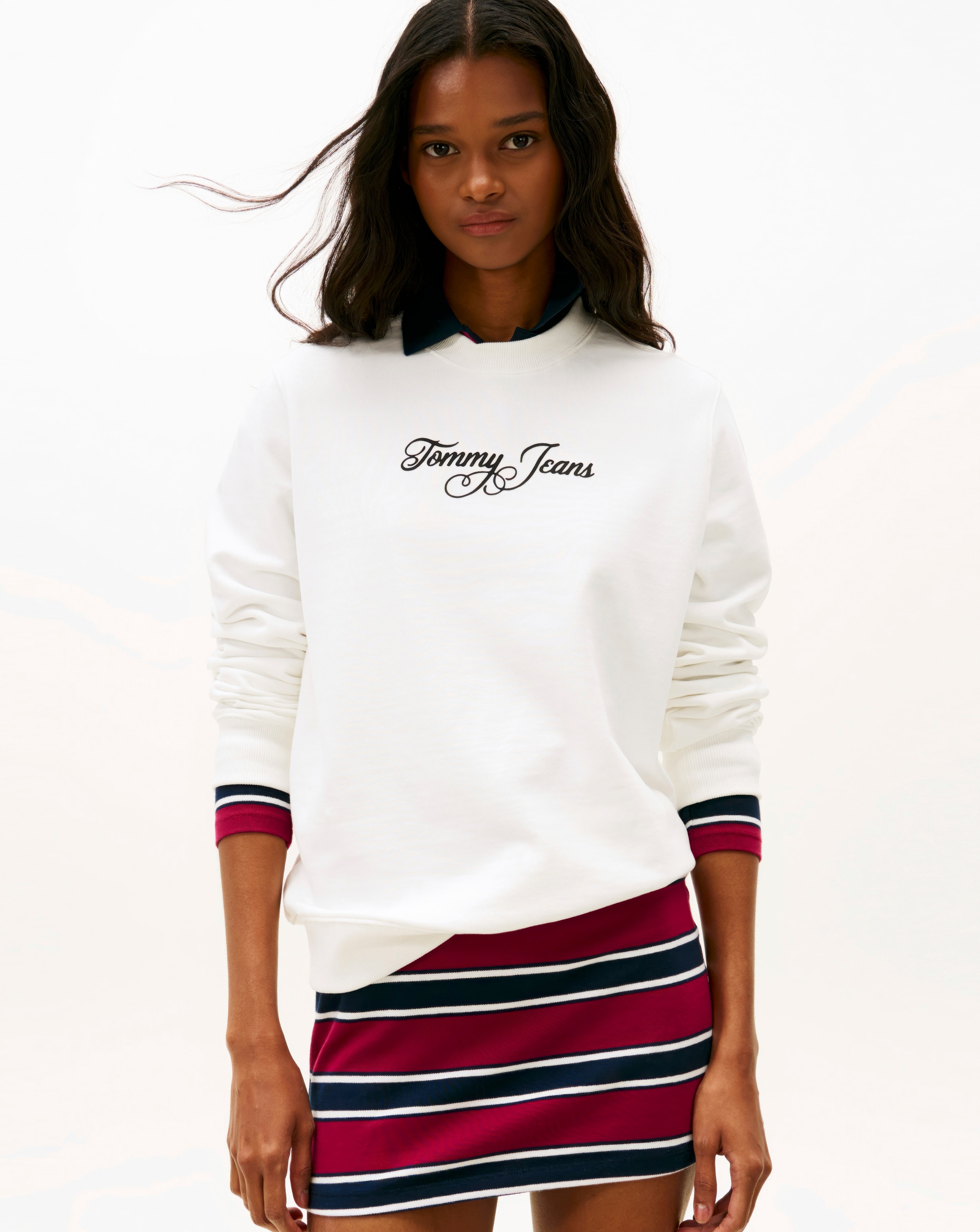 New In - Tommy Jeans Logo Crew Sweatshirt
