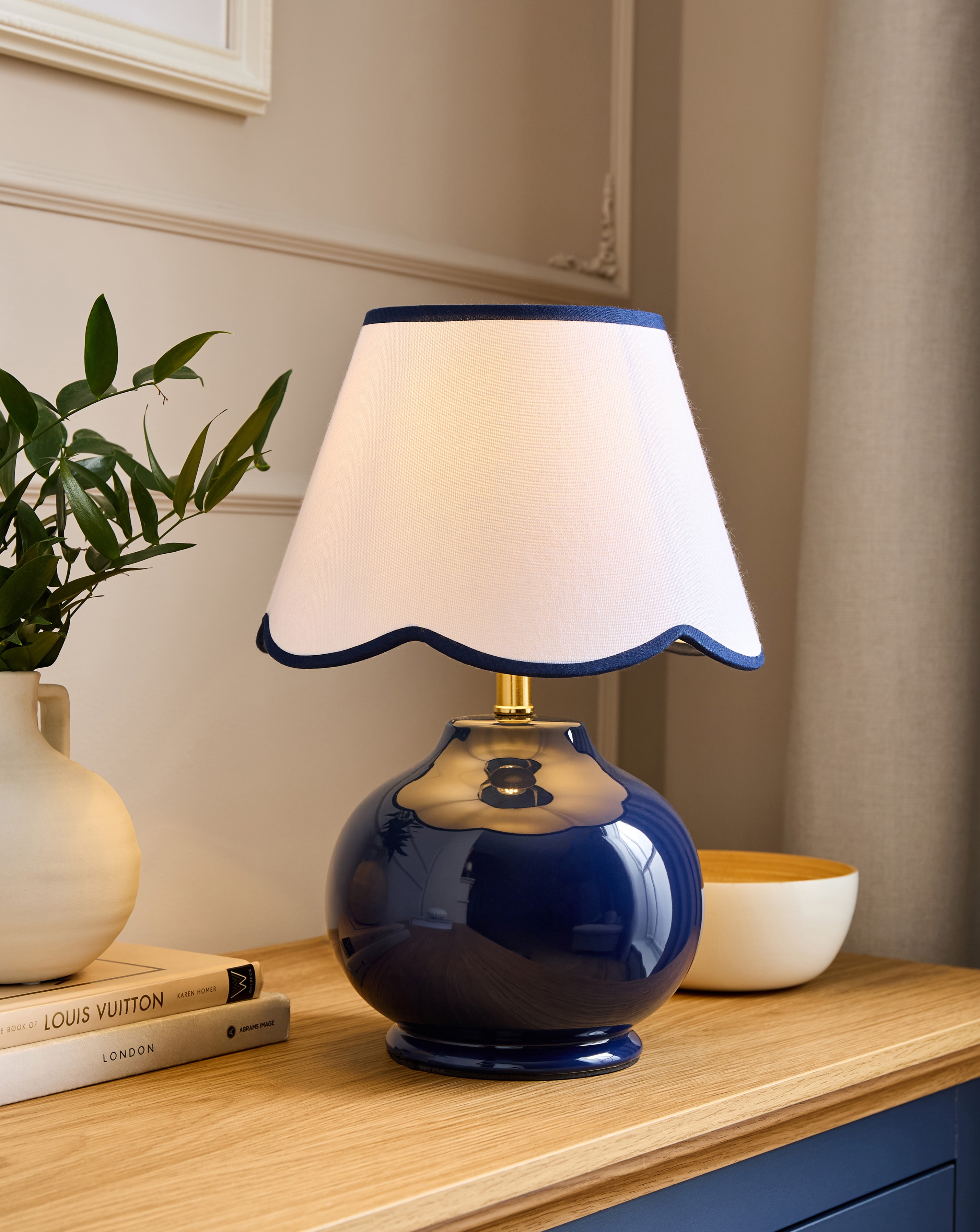 Julipa Hattie Scallop Table Lamp