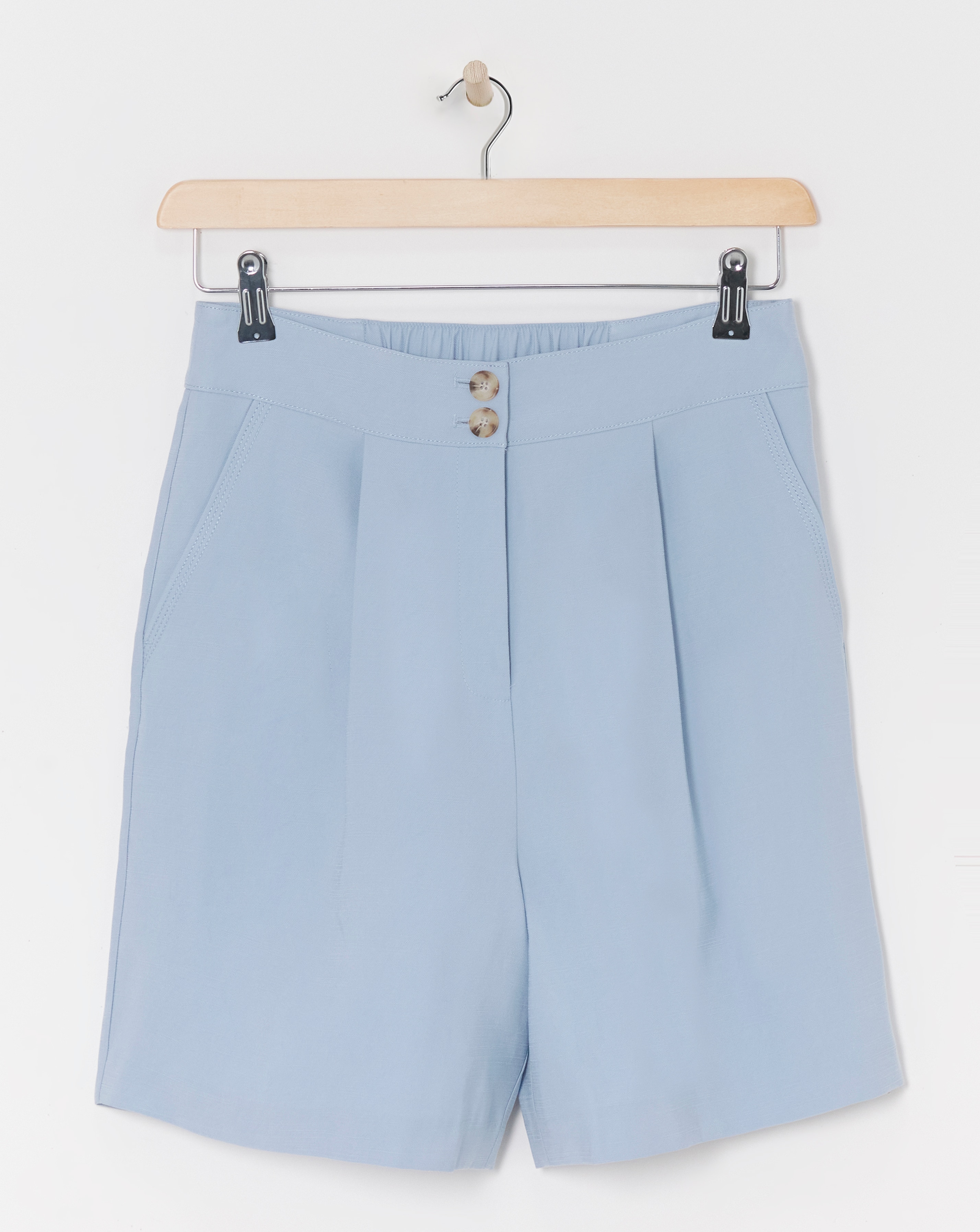 Pleat Front Buttoned Shorts